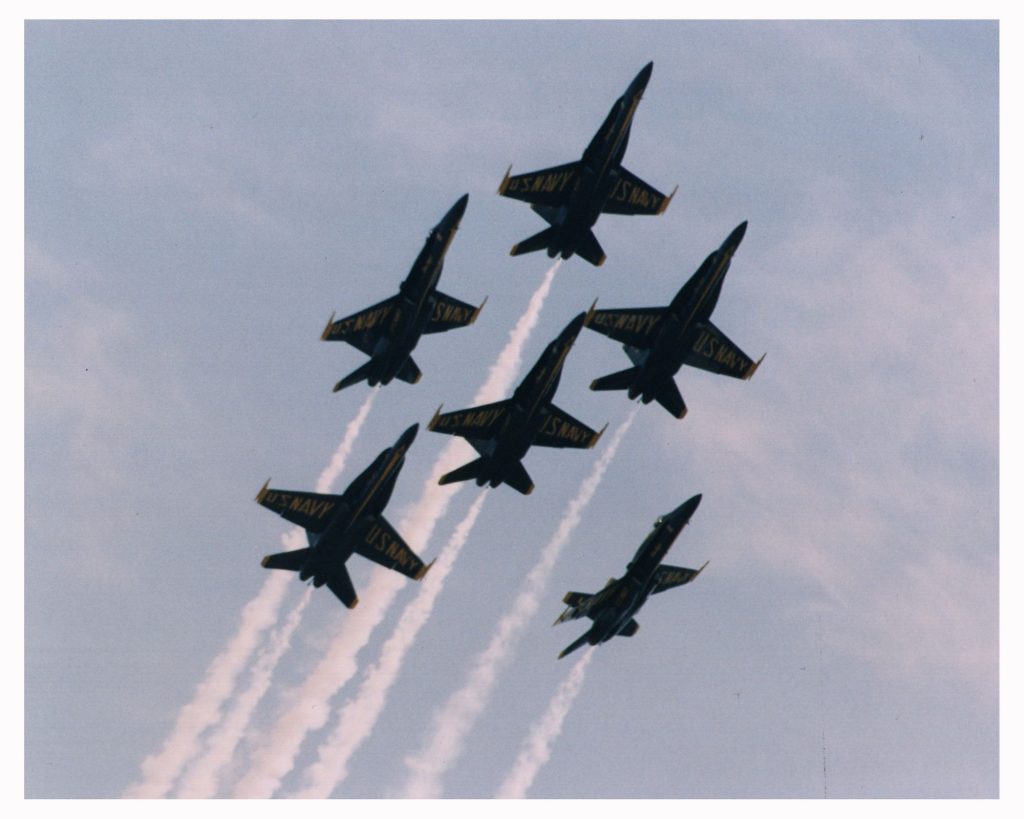 6 plane formation by the Blue Angels